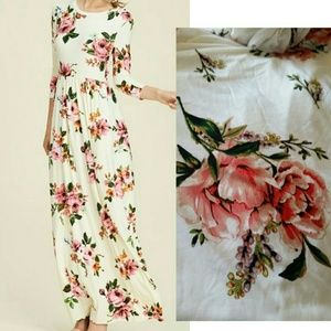 Ivory and Coral Floral Knit Pocket Maxi Dress